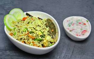Veg Fried Rice With Raitaa