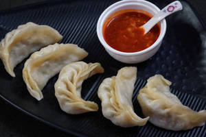 Steamed corn and cheese momos