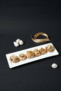 Assorted Baklava & Tarts Box (36Pcs)