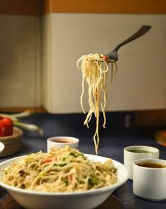 Veg Hakka Noodles