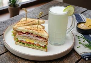 Combo (Club Chicken Sandwich + Fruit Lime)         