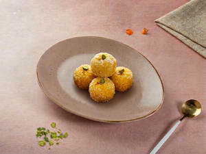 Khoya Coconut Kesar Ladoo