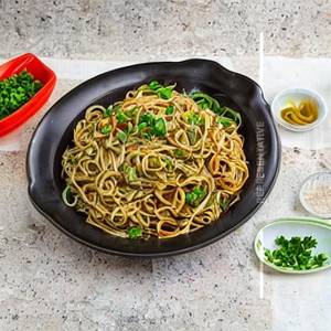 Burnt garlic noodles
