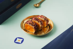 Kaju Rose Roll