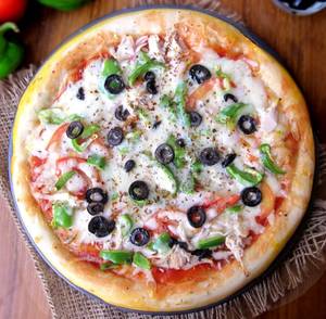 Chicken margherita pizza