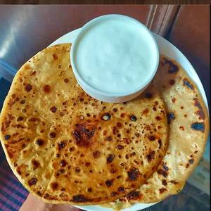 Plain Tawa Paratha With Curd