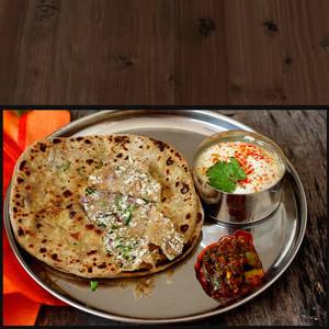 Special Paneer Paratha With Curd