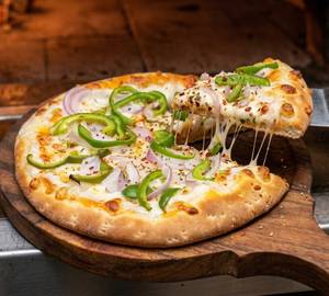 Chessy Onions+Capsicum Pizza
