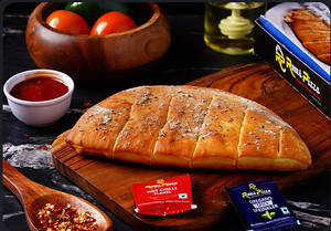 Garlic Bread With Cheese Dip