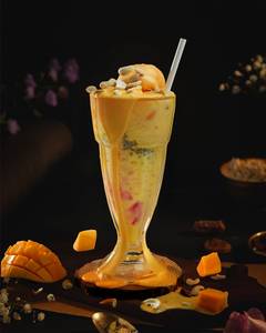 Fresh mango with ice cream