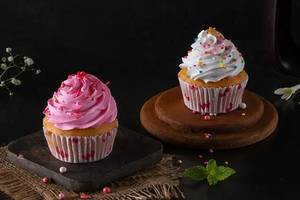 Vanilla & Strawberry Cup Cake Combo