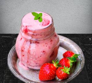 Strawberry Lassi [ 350 ML ]