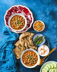 Chole+ 4tawa Roti