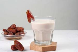 Dates with Milk