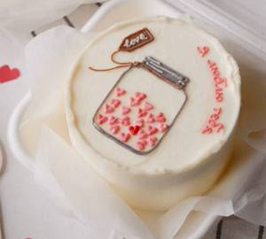 Love Design Butterscotch Bento Cake