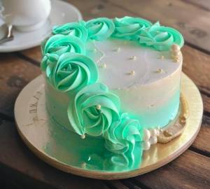 Simple Vanilla Top Of The Green Flower Cake