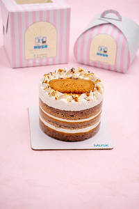Vanilla Lotus Biscoff Cake