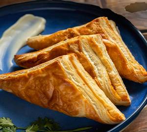Veg Puff (3 Pieces)