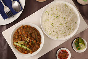 Chole [300ml] + Steam Rice [ 450ml ] + Mint Chutney + Onion Salad