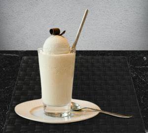 MILK SHAKE WITH ICE CREAM