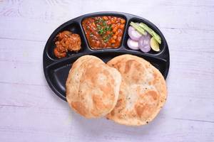 Chole Bhature (2 Bhature)