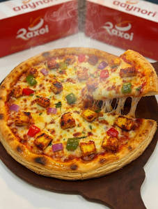 Puff Crust Achari Paneer Pizza