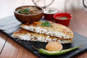 Paneer Kulcha (2 Pcs)