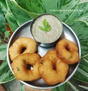 Sada vada with dahi chutney
