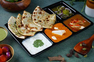Jain Matar Paneer Roti Combo Thali