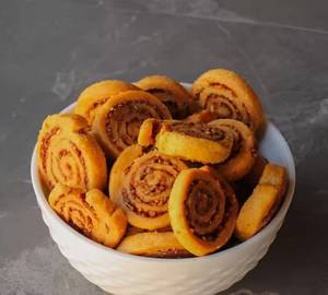 Masala Bakharwadi (300 Grams)