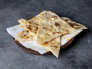 Special Laccha Butter Naan (3 Pcs)