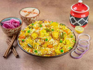 Veg Biryani (500ml) With Raita (100ml)