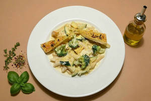 Penne Alfredo Veg Pasta