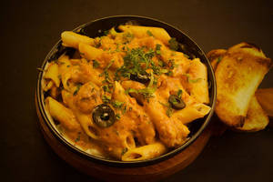 Veg Pink Sauce (mix Sauce) Pasta