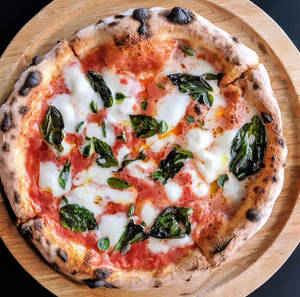 Queen Margherita Pizza [Medium, 6 Slice]
