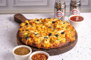 Cheesy Paneer Pizza