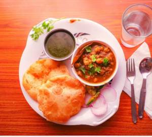 Chole Poori Halwa Combo