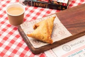 Chicken Kheema Patti Samosa (2 Pc) And Bombay Chai Combo