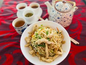 Hakka Noodles Chicken
