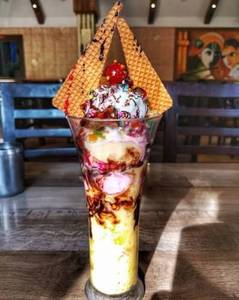 Lassi Cafe Special