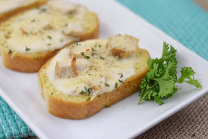 Cheesy Chicken Garlic Bread
