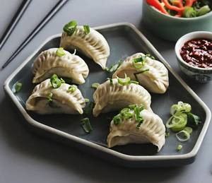 Chicken momos steamed [6 pieces]