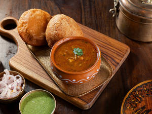 Khasta Kachori With Hing Wale Aaloo Ki Sabzi