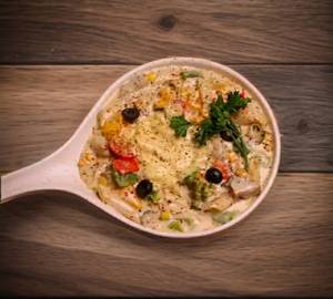 White sauce cheese pasta