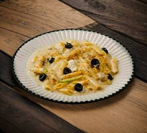 Veg white sauce pasta