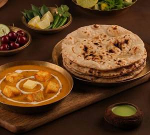 Kadhai Paneer / Shahi Paneer + 4 Roti