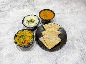 Patta Kobi Mutter Sabji With Phulka Roti & Dal Rice