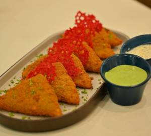 Veg Cheese Triangle [6 Pcs]