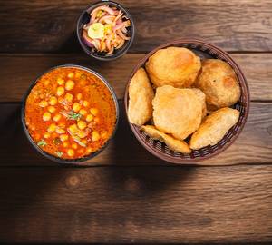 Punjabi Chole & 6Puri