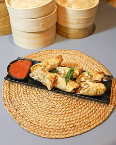 Chicken Spring Rolls (6 Pcs)